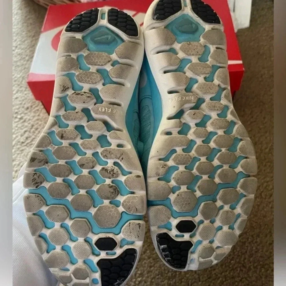 🆓Nike Fitsole Turquoise Sneakers🆓